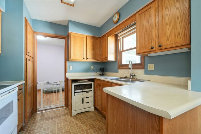 1215 Brockman Drive SE, Cedar Rapids, IA 52403