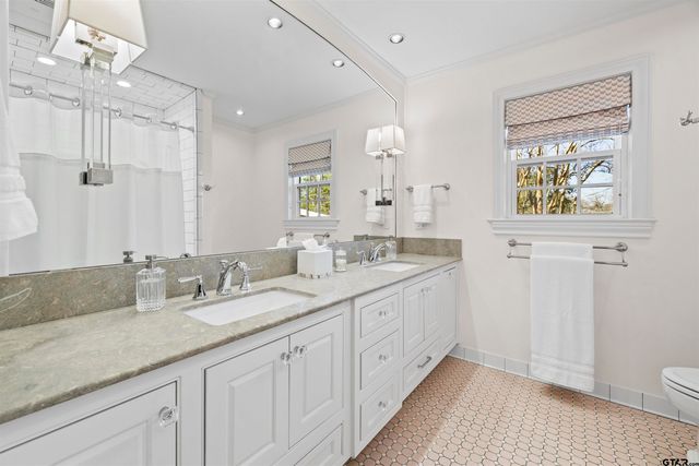 2306 Old Bullard Rd, Tyler, TX 75701