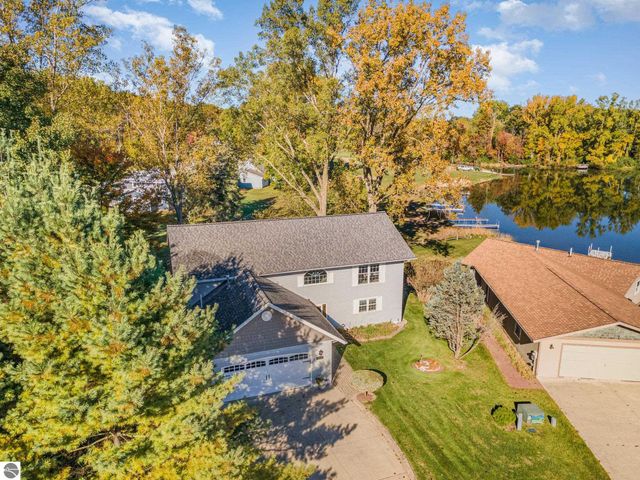 1057 Crown Point Drive, Lake Isabella, MI 48893