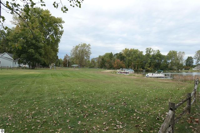 1057 Crown Point Drive, Lake Isabella, MI 48893