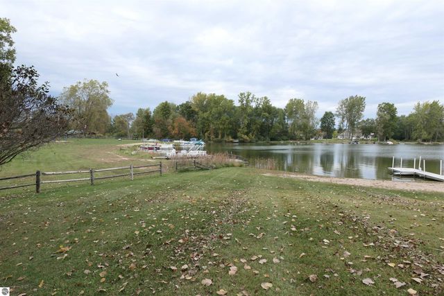1057 Crown Point Drive, Lake Isabella, MI 48893