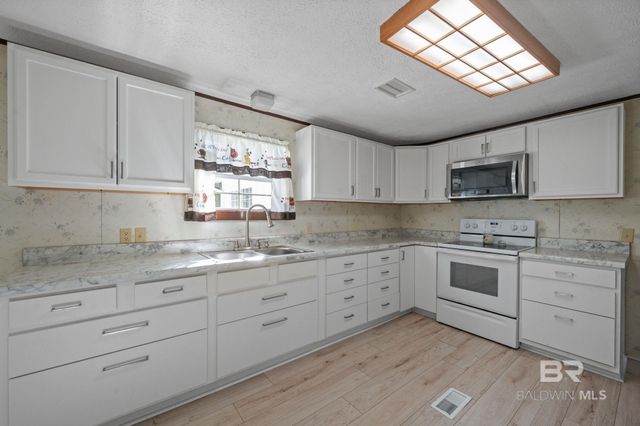 24120 Patterson Road, Robertsdale, AL 36567