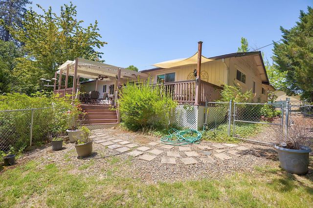 627 Carriage Road, Grants Pass, OR 97526