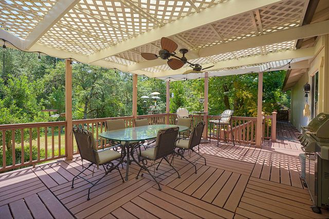 627 Carriage Road, Grants Pass, OR 97526