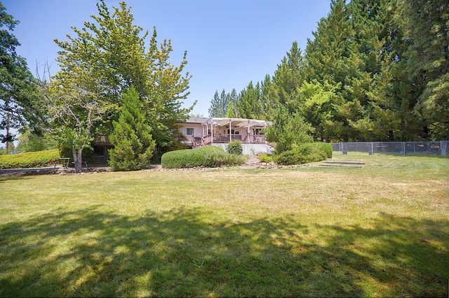 627 Carriage Road, Grants Pass, OR 97526