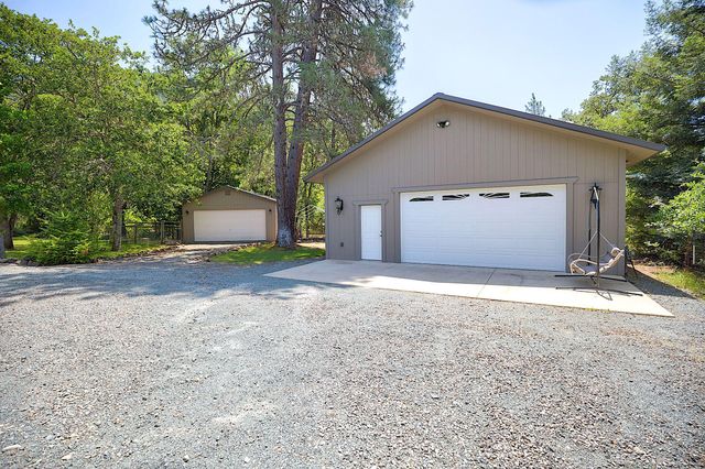 627 Carriage Road, Grants Pass, OR 97526