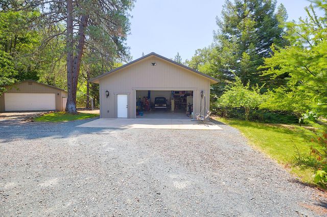 627 Carriage Road, Grants Pass, OR 97526