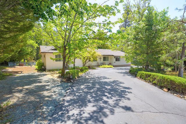 627 Carriage Road, Grants Pass, OR 97526