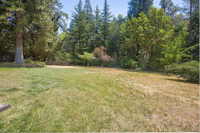 627 Carriage Road, Grants Pass, OR 97526