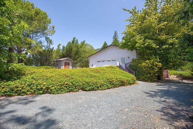 627 Carriage Road, Grants Pass, OR 97526