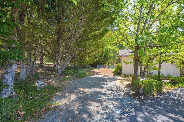 627 Carriage Road, Grants Pass, OR 97526