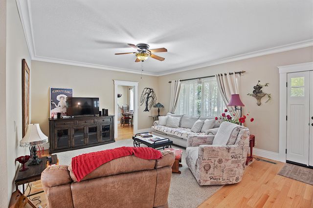 627 Carriage Road, Grants Pass, OR 97526