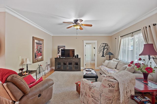 627 Carriage Road, Grants Pass, OR 97526