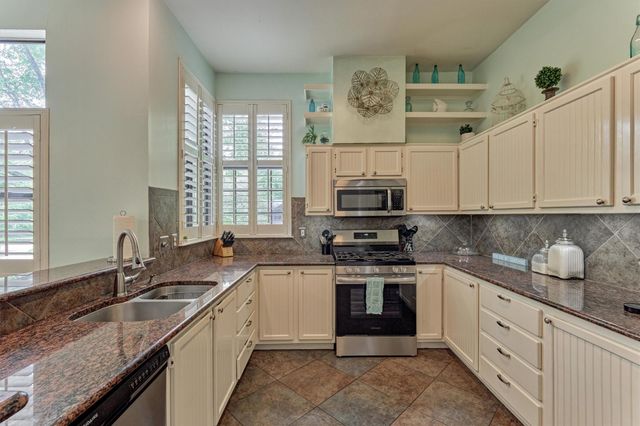 26 Twisted Birch, The Woodlands, TX 77381