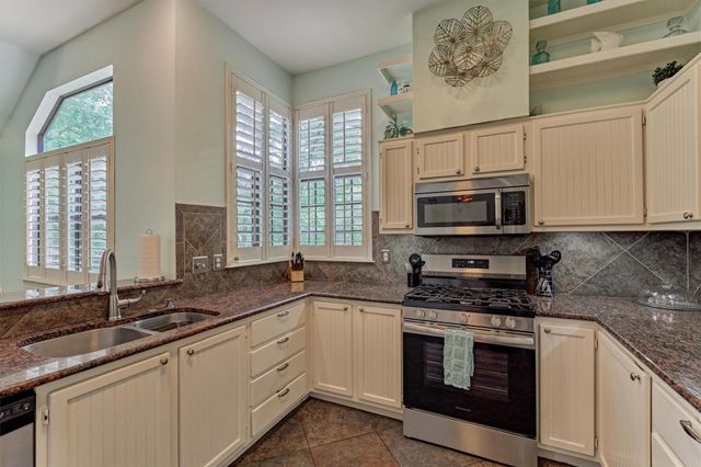 26 Twisted Birch, The Woodlands, TX 77381