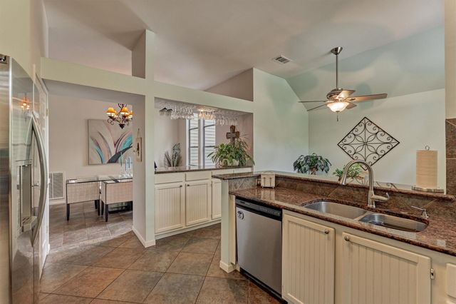 26 Twisted Birch, The Woodlands, TX 77381