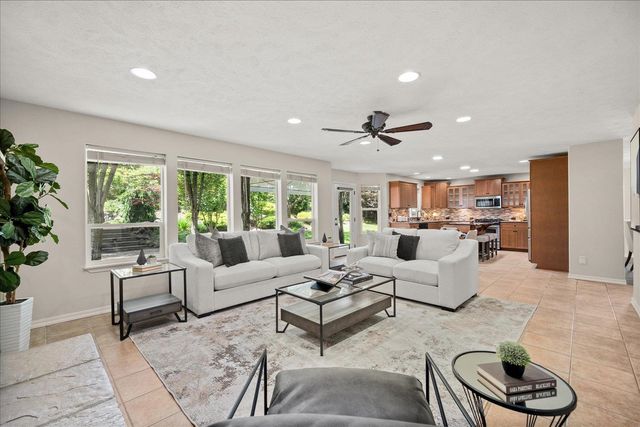 2406 S Scenic Blvd, Spokane, WA 99224