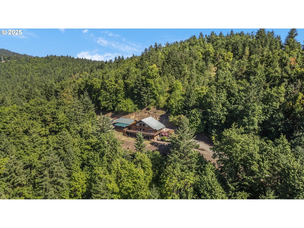 89112 Skyhigh Dr, Springfield, OR 97478