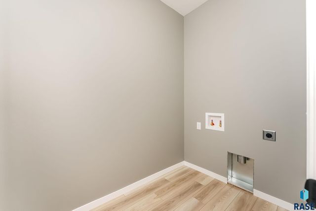 2031 S Sonoma Pl Place, Sioux Falls, SD 57106