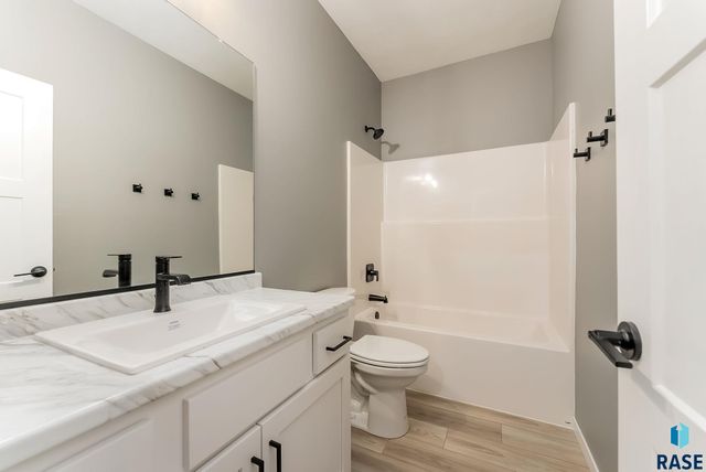 2031 S Sonoma Pl Place, Sioux Falls, SD 57106