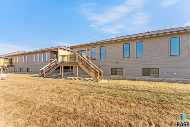 2031 S Sonoma Pl Place, Sioux Falls, SD 57106