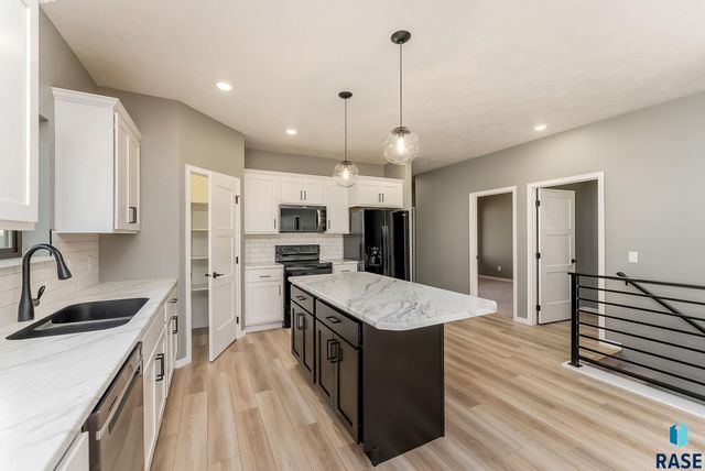 2031 S Sonoma Pl Place, Sioux Falls, SD 57106