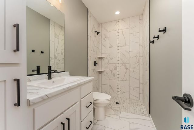 2031 S Sonoma Pl Place, Sioux Falls, SD 57106