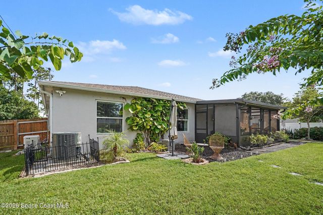 975 Sablon Street SE, Palm Bay, FL 32909