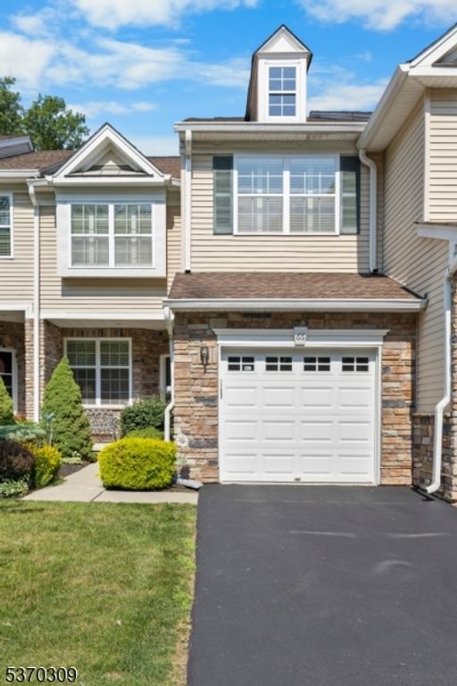 66 Lamerson Cir, Mount Olive Twp., NJ 07828