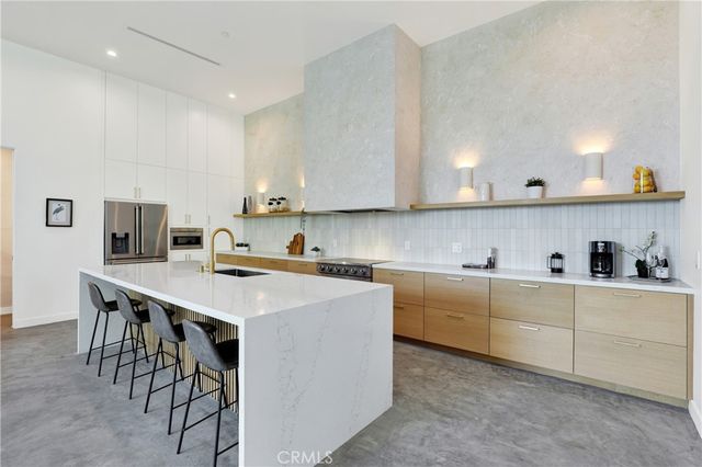 3949 Glenalbyn Drive, Los Angeles, CA 90065