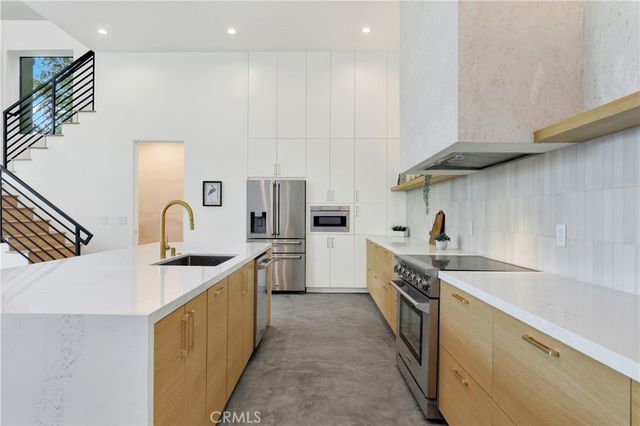 3949 Glenalbyn Drive, Los Angeles, CA 90065