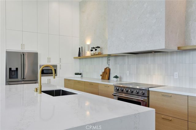 3949 Glenalbyn Drive, Los Angeles, CA 90065