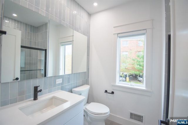 28 Prospect Street, Palisades Park, NJ 07650