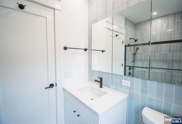 28 Prospect Street, Palisades Park, NJ 07650