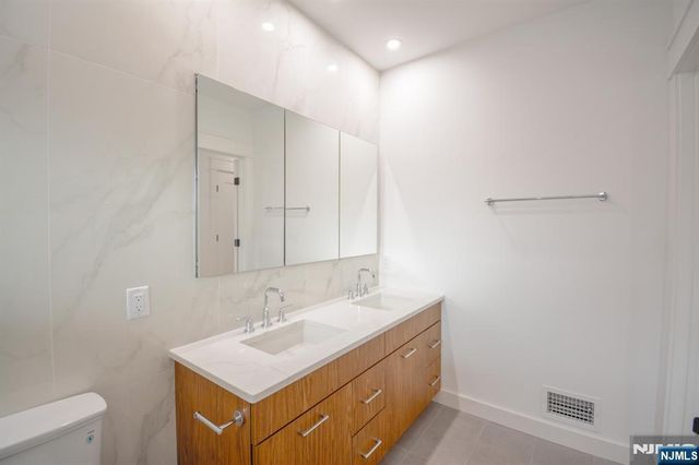 28 Prospect Street, Palisades Park, NJ 07650