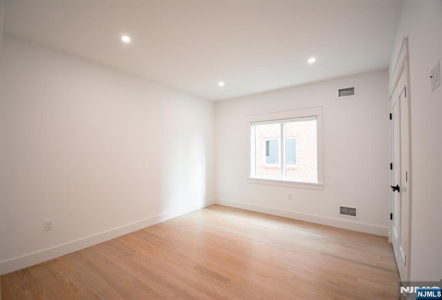 28 Prospect Street, Palisades Park, NJ 07650