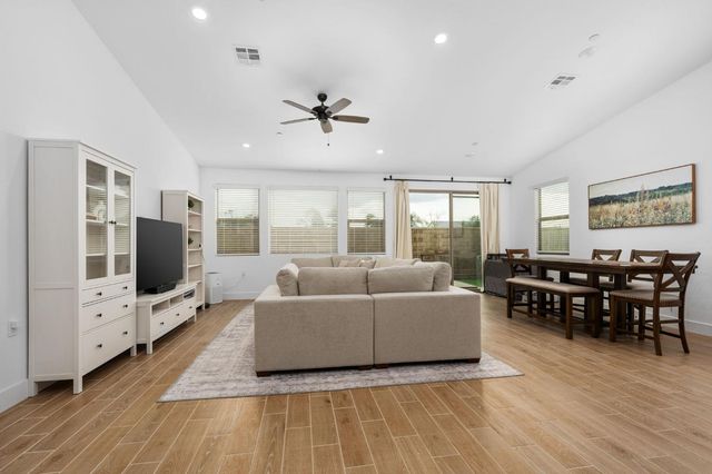 1098 Granite Drive W, Madera, CA 93636