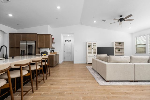 1098 Granite Drive W, Madera, CA 93636