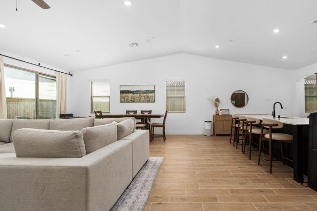 1098 Granite Drive W, Madera, CA 93636