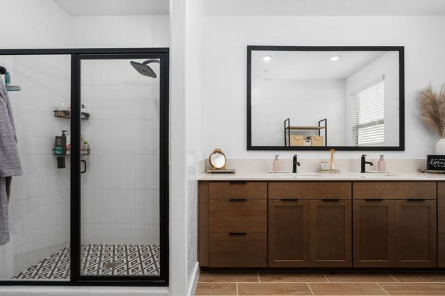 1098 Granite Drive W, Madera, CA 93636