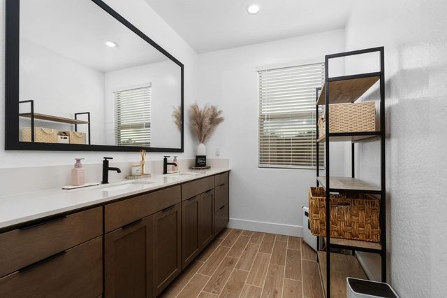 1098 Granite Drive W, Madera, CA 93636