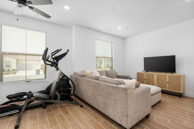 1098 Granite Drive W, Madera, CA 93636