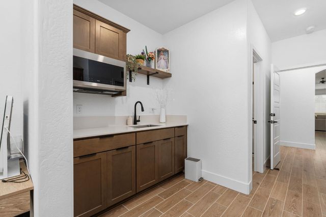 1098 Granite Drive W, Madera, CA 93636