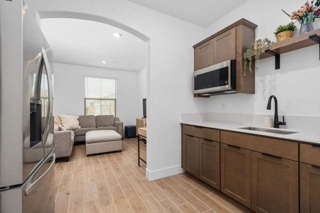 1098 Granite Drive W, Madera, CA 93636