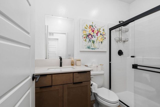 1098 Granite Drive W, Madera, CA 93636