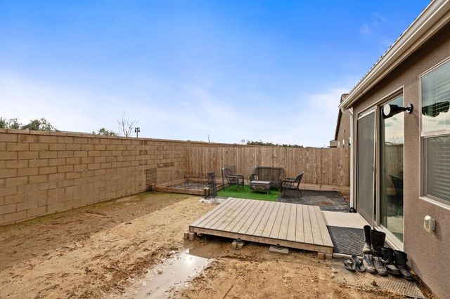1098 Granite Drive W, Madera, CA 93636
