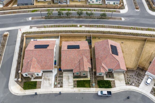 1098 Granite Drive W, Madera, CA 93636