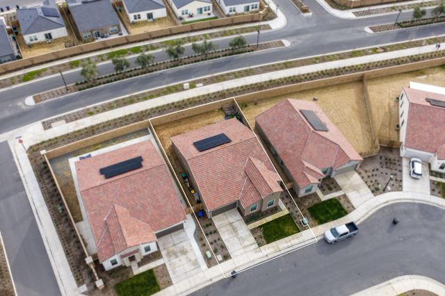 1098 Granite Drive W, Madera, CA 93636