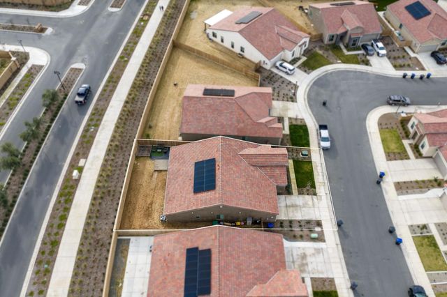 1098 Granite Drive W, Madera, CA 93636