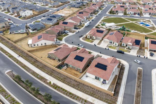 1098 Granite Drive W, Madera, CA 93636